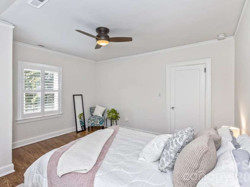 180 Tacoma Circle, Asheville, NC 28801.  MLS# CAR4370430, YatesRealty ID 14884. 