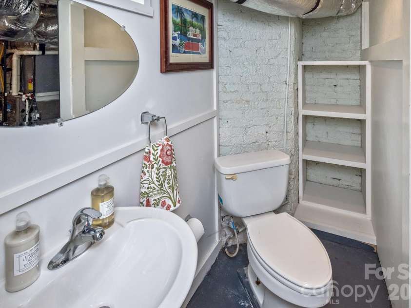 180 Tacoma Circle, Asheville, NC 28801.  MLS# CAR4370430, YatesRealty ID 14884. 