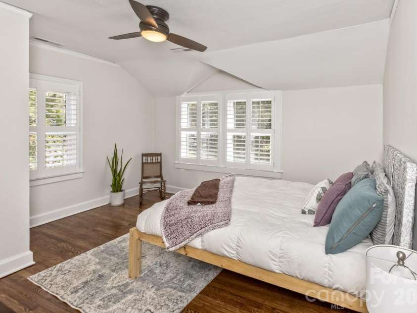 180 Tacoma Circle, Asheville, NC 28801.  MLS# CAR4370430, YatesRealty ID 14884. Bedroom #1