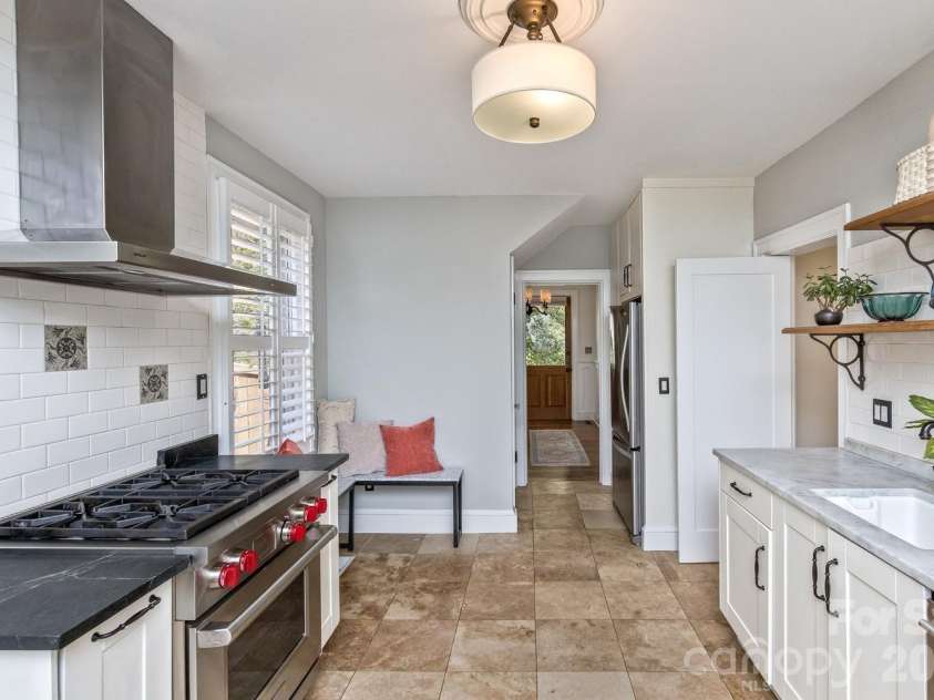 180 Tacoma Circle, Asheville, NC 28801.  MLS# CAR4370430, YatesRealty ID 14884. Chefs kitchen 