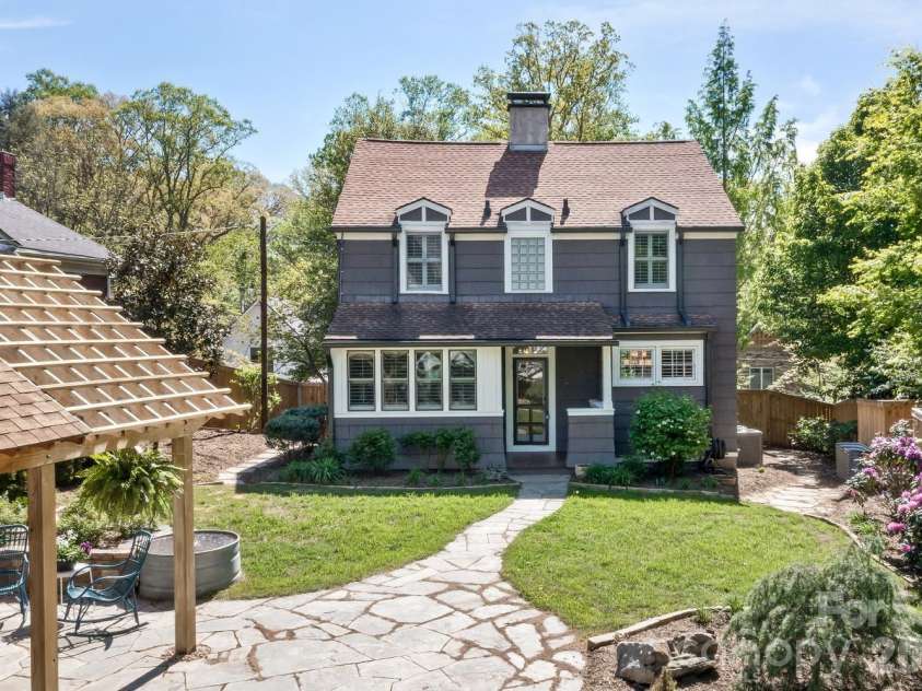 180 Tacoma Circle, Asheville, NC 28801.  MLS# CAR4370430, YatesRealty ID 14884. Fully fenced backyard 