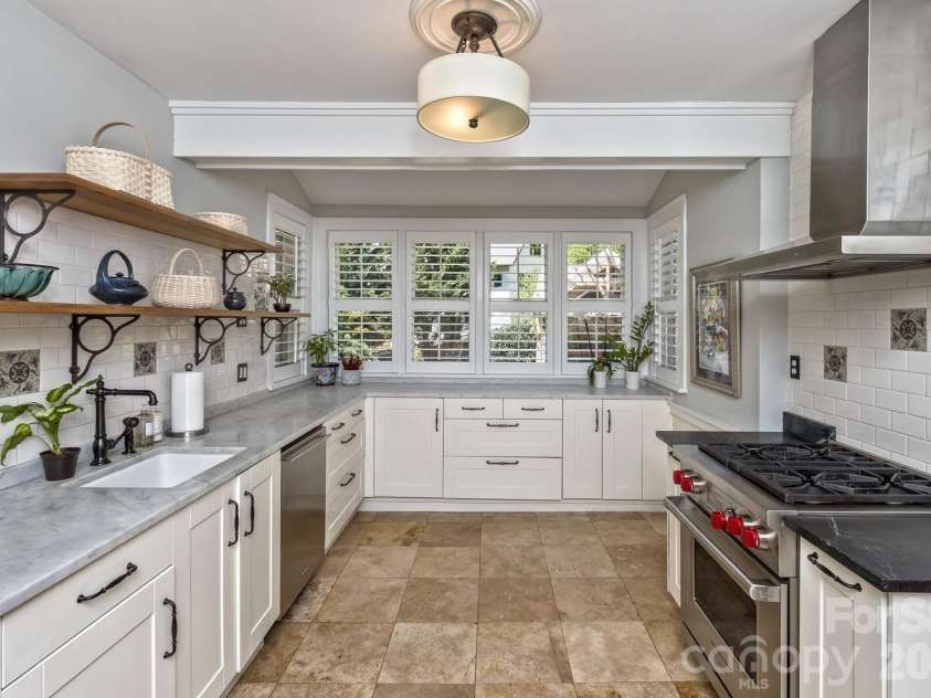 180 Tacoma Circle, Asheville, NC 28801.  MLS# CAR4370430, YatesRealty ID 14884. Kitchen 