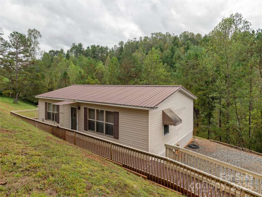81 Mount Airy Road, Marshall, NC 28753.  MLS# CAR4311362, YatesRealty ID 14885. 
