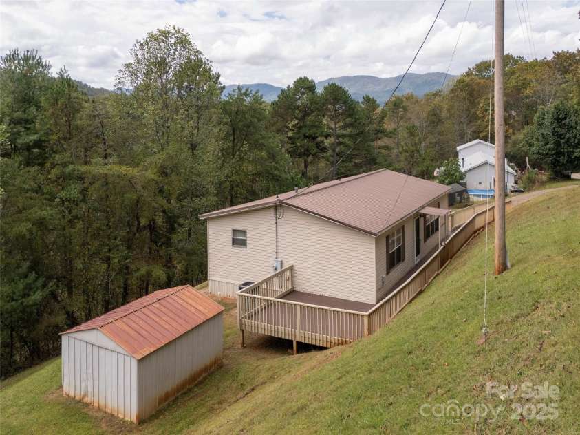 81 Mount Airy Road, Marshall, NC 28753.  MLS# CAR4311362, YatesRealty ID 14885. 