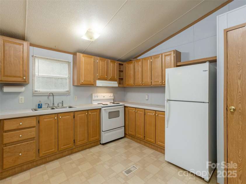 81 Mount Airy Road, Marshall, NC 28753.  MLS# CAR4311362, YatesRealty ID 14885. 