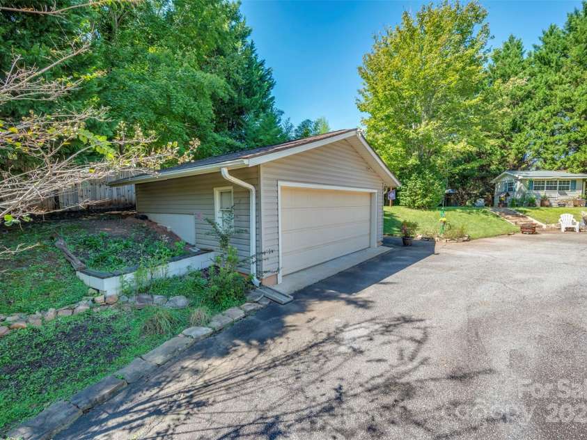 1280 Henderson Road, Tryon, NC 28782.  MLS# CAR4304238, YatesRealty ID 14886. 