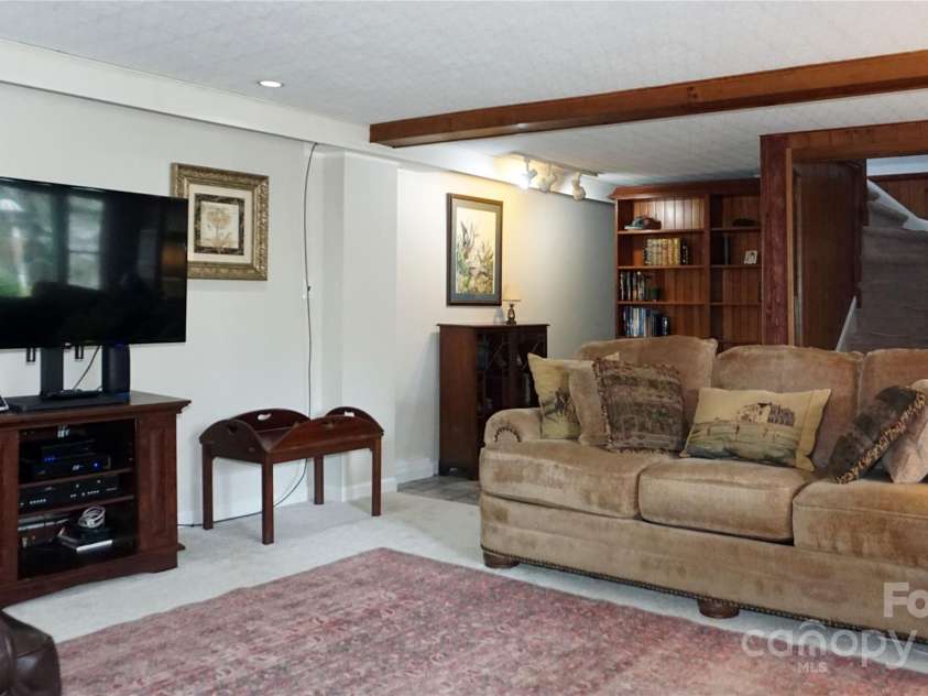 4 Dogwood Road, Asheville, NC 28804.  MLS# CAR4243244, YatesRealty ID 14886. 