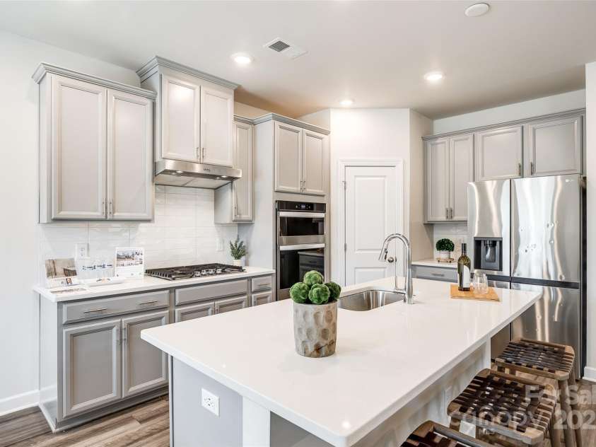 13210 Kenworth Road, Charlotte, NC 28278.  MLS# CAR4249081, YatesRealty ID 14887. 