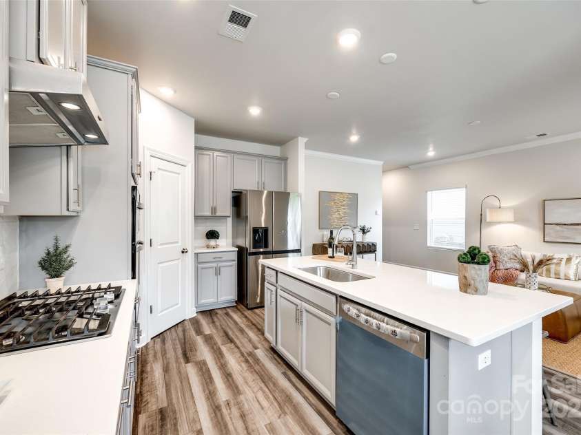 13210 Kenworth Road, Charlotte, NC 28278.  MLS# CAR4249081, YatesRealty ID 14887. 