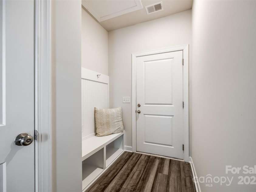 13210 Kenworth Road, Charlotte, NC 28278.  MLS# CAR4249081, YatesRealty ID 14887. 
