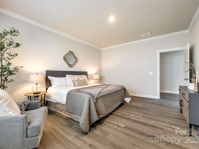 13210 Kenworth Road, Charlotte, NC 28278.  MLS# CAR4249081, YatesRealty ID 14887. 