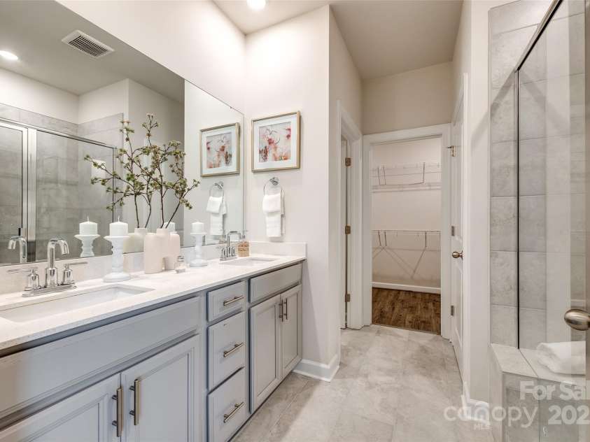 13210 Kenworth Road, Charlotte, NC 28278.  MLS# CAR4249081, YatesRealty ID 14887. 