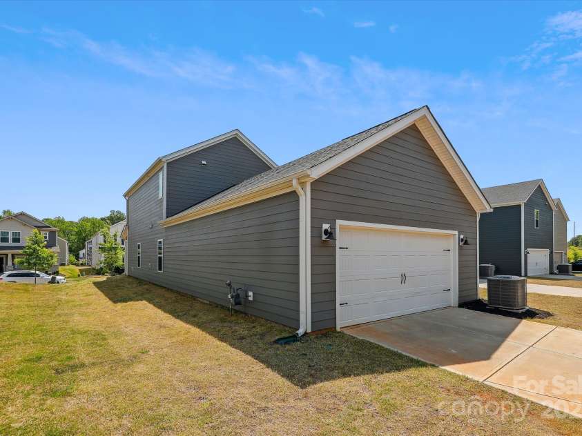 13210 Kenworth Road, Charlotte, NC 28278.  MLS# CAR4249081, YatesRealty ID 14887. Back Garage