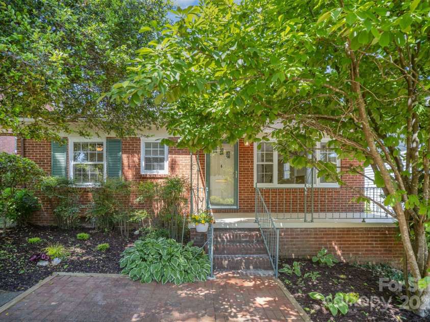 2125 Chatham Avenue, Charlotte, NC 28205.  MLS# CAR4251223, YatesRealty ID 14888. 