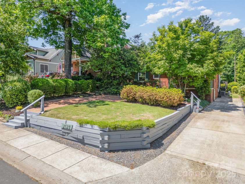 2125 Chatham Avenue, Charlotte, NC 28205.  MLS# CAR4251223, YatesRealty ID 14888. 