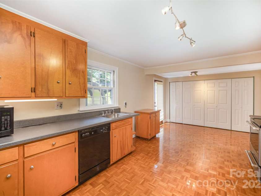 2125 Chatham Avenue, Charlotte, NC 28205.  MLS# CAR4251223, YatesRealty ID 14888. 