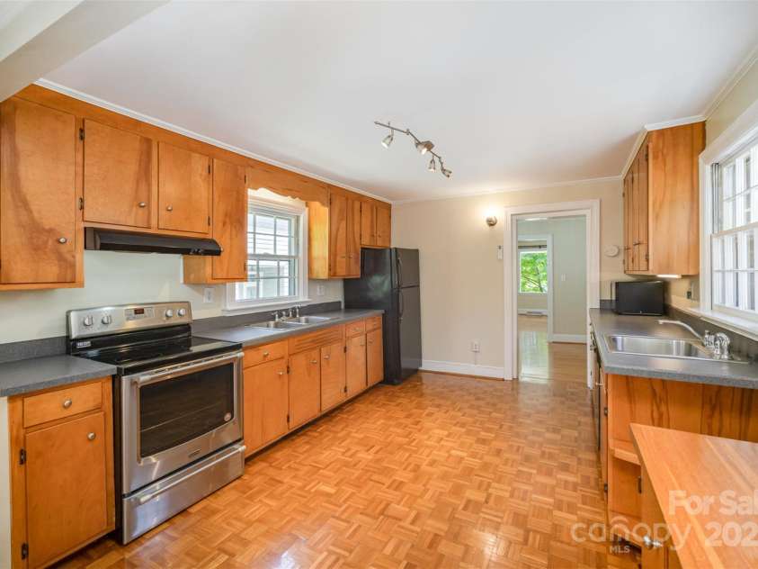 2125 Chatham Avenue, Charlotte, NC 28205.  MLS# CAR4251223, YatesRealty ID 14888. 