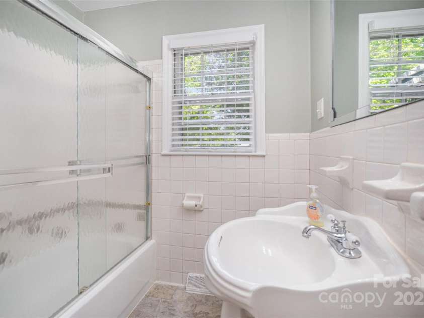 2125 Chatham Avenue, Charlotte, NC 28205.  MLS# CAR4251223, YatesRealty ID 14888. 