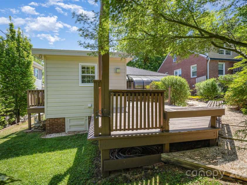 2125 Chatham Avenue, Charlotte, NC 28205.  MLS# CAR4251223, YatesRealty ID 14888. 