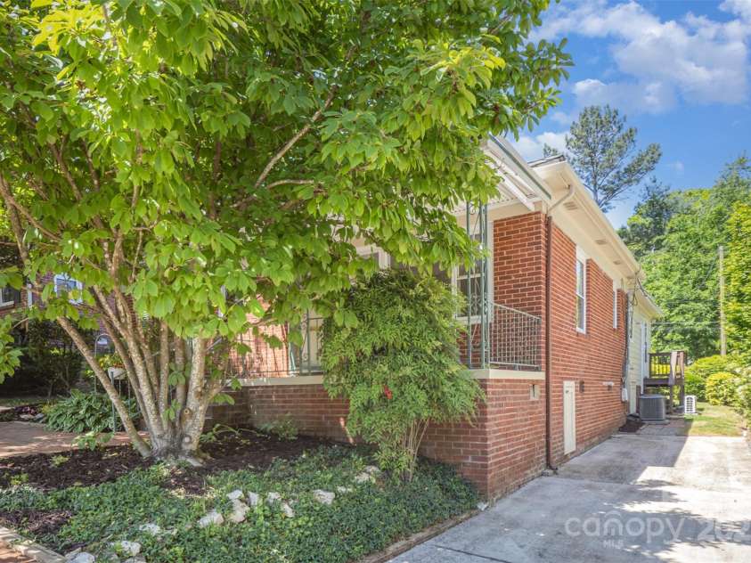 2125 Chatham Avenue, Charlotte, NC 28205.  MLS# CAR4251223, YatesRealty ID 14888. 