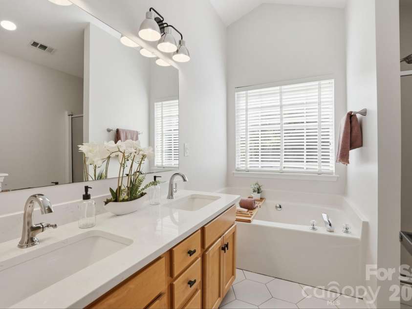 6573 Long Nook Lane, Charlotte, NC 28079.  MLS# CAR4349157, YatesRealty ID 14888. 