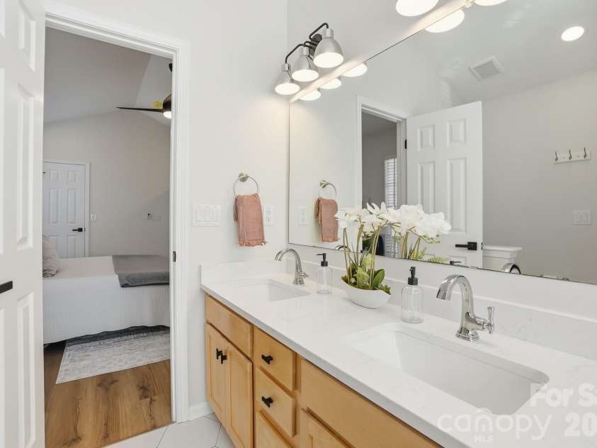 6573 Long Nook Lane, Charlotte, NC 28079.  MLS# CAR4349157, YatesRealty ID 14888. 
