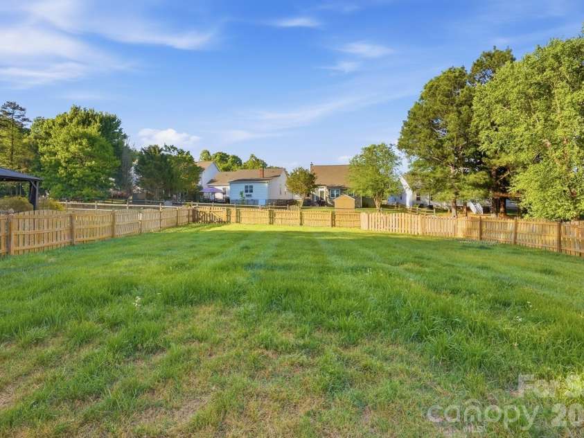 6573 Long Nook Lane, Charlotte, NC 28079.  MLS# CAR4349157, YatesRealty ID 14888. 