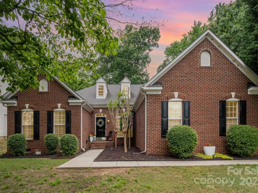 10011 Spring Park Drive, Charlotte, NC 28269.  MLS# CAR4253717, YatesRealty ID 14889. 