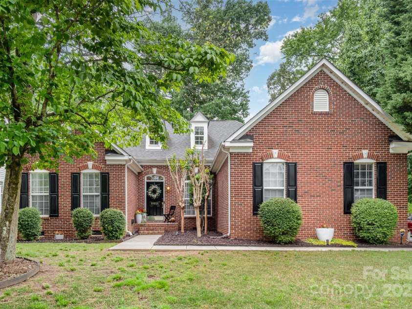 10011 Spring Park Drive, Charlotte, NC 28269.  MLS# CAR4253717, YatesRealty ID 14889. 