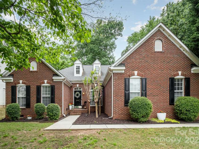 10011 Spring Park Drive, Charlotte, NC 28269.  MLS# CAR4253717, YatesRealty ID 14889. 