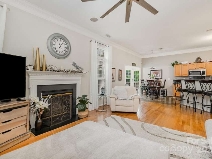 10011 Spring Park Drive, Charlotte, NC 28269.  MLS# CAR4253717, YatesRealty ID 14889. 