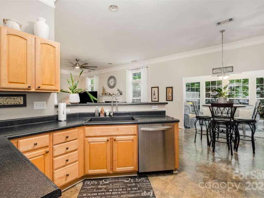 10011 Spring Park Drive, Charlotte, NC 28269.  MLS# CAR4253717, YatesRealty ID 14889. 