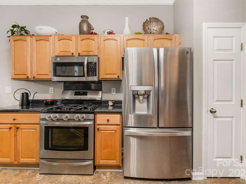 10011 Spring Park Drive, Charlotte, NC 28269.  MLS# CAR4253717, YatesRealty ID 14889. 