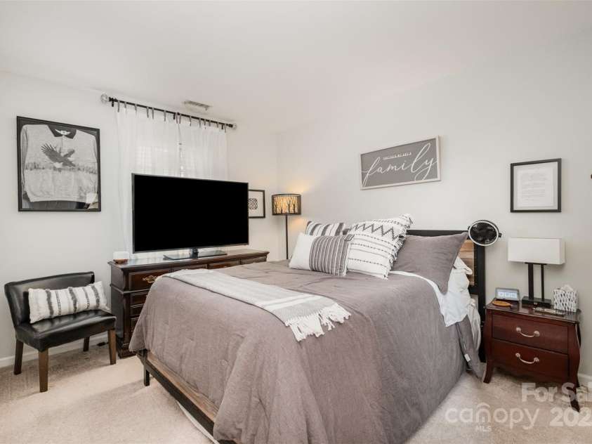 10011 Spring Park Drive, Charlotte, NC 28269.  MLS# CAR4253717, YatesRealty ID 14889. 