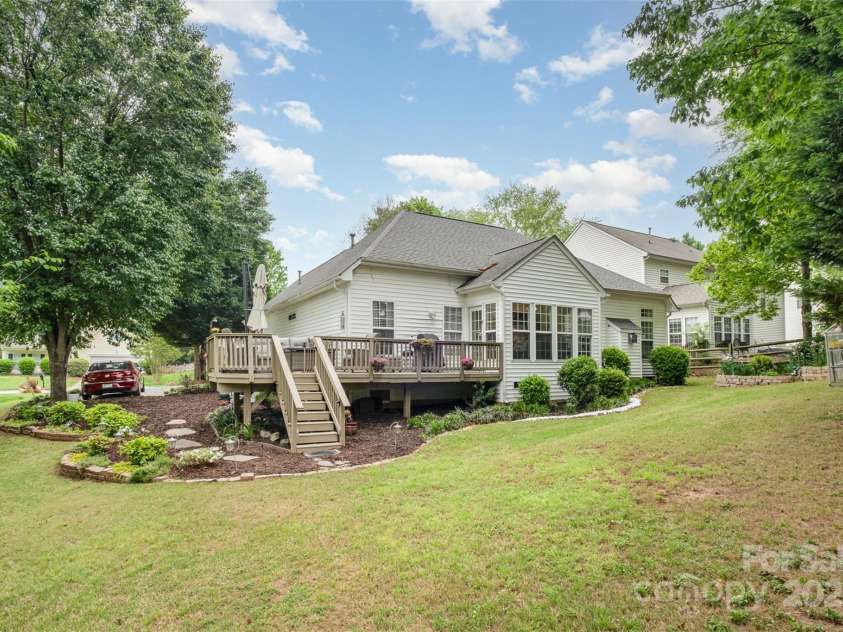 10011 Spring Park Drive, Charlotte, NC 28269.  MLS# CAR4253717, YatesRealty ID 14889. 