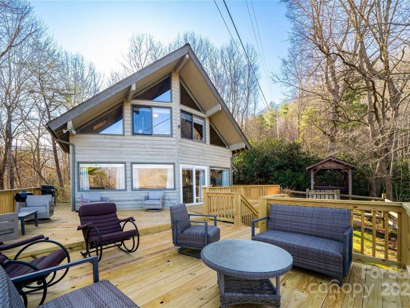 106 Fork Mountain Lane, Canton, NC 28716.  MLS# CAR4225211, YatesRealty ID 1489. 