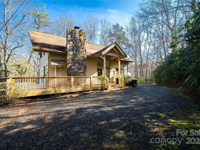 106 Fork Mountain Lane, Canton, NC 28716.  MLS# CAR4225211, YatesRealty ID 1489. 