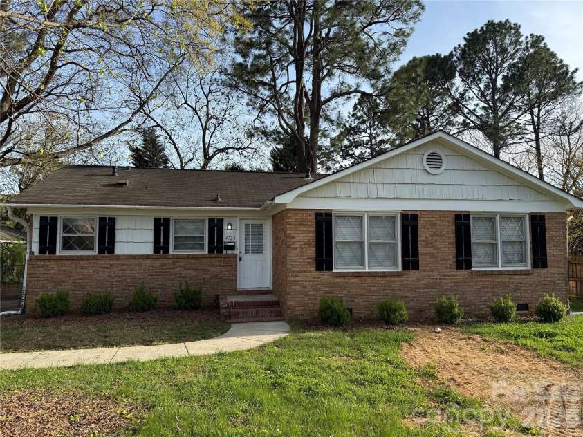 4723 Westcrest Drive, Charlotte, NC 28208.  MLS# CAR4362546, YatesRealty ID 14890. 