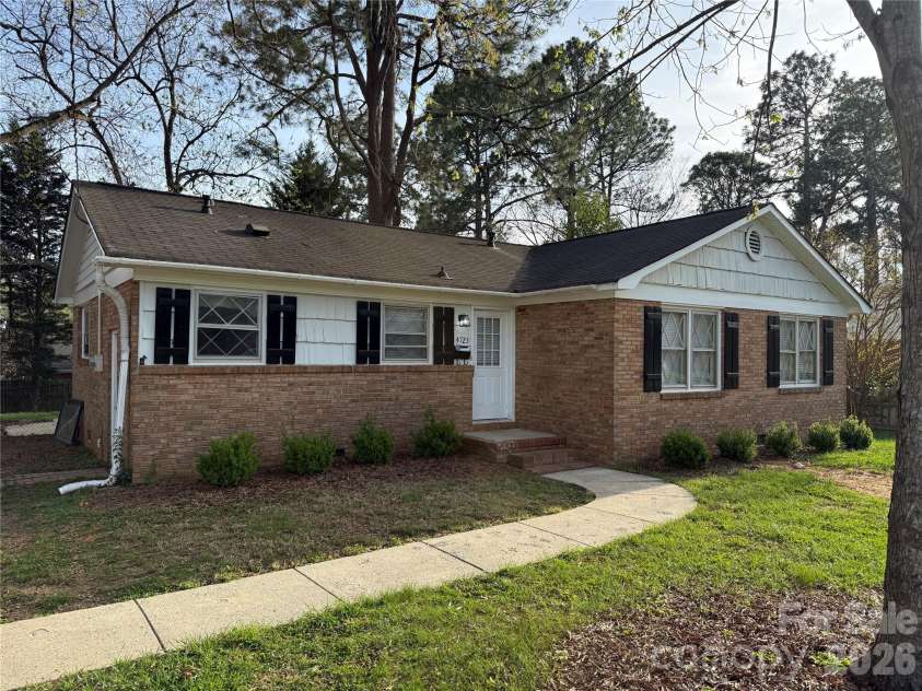 4723 Westcrest Drive, Charlotte, NC 28208.  MLS# CAR4362546, YatesRealty ID 14890. 