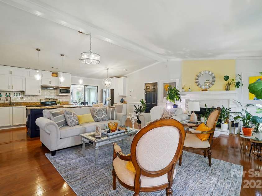 6221 Thermal Road, Charlotte, NC 28211.  MLS# CAR4255283, YatesRealty ID 14891. 