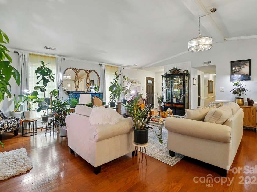 6221 Thermal Road, Charlotte, NC 28211.  MLS# CAR4255283, YatesRealty ID 14891. 