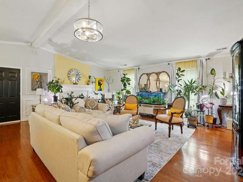 6221 Thermal Road, Charlotte, NC 28211.  MLS# CAR4255283, YatesRealty ID 14891. 