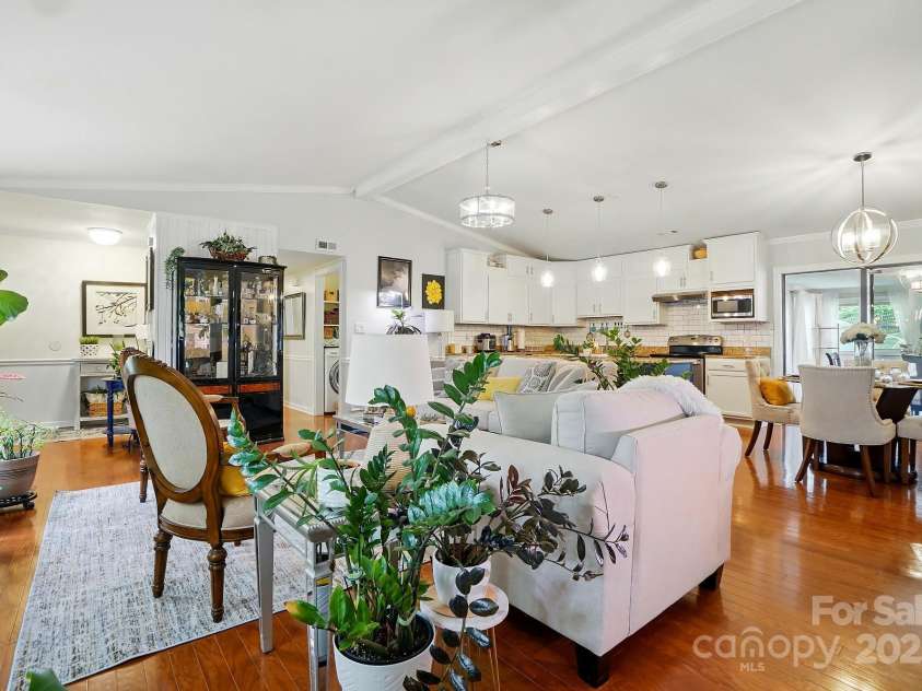 6221 Thermal Road, Charlotte, NC 28211.  MLS# CAR4255283, YatesRealty ID 14891. 