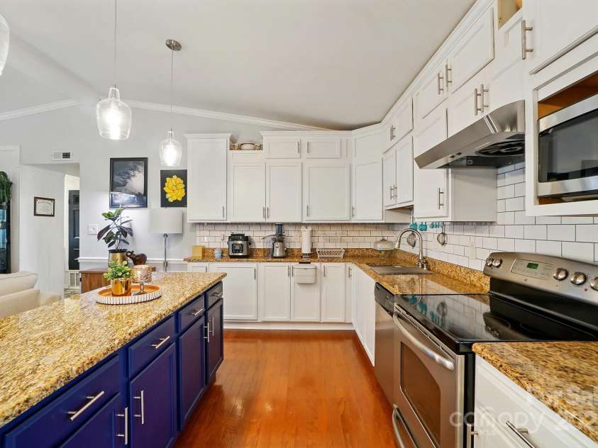 6221 Thermal Road, Charlotte, NC 28211.  MLS# CAR4255283, YatesRealty ID 14891. 