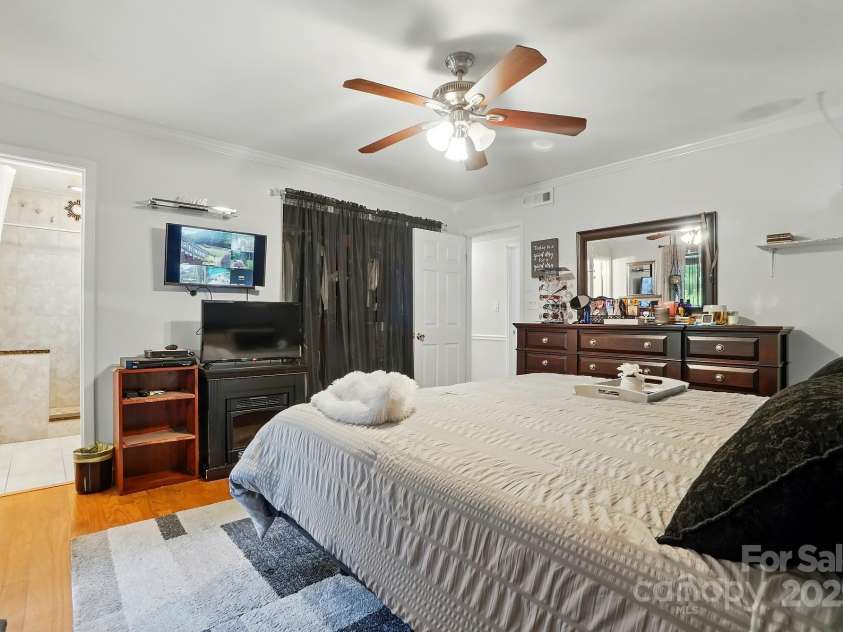 6221 Thermal Road, Charlotte, NC 28211.  MLS# CAR4255283, YatesRealty ID 14891. 