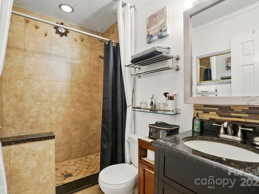 6221 Thermal Road, Charlotte, NC 28211.  MLS# CAR4255283, YatesRealty ID 14891. 