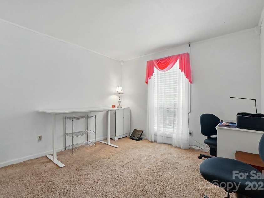 6221 Thermal Road, Charlotte, NC 28211.  MLS# CAR4255283, YatesRealty ID 14891. 