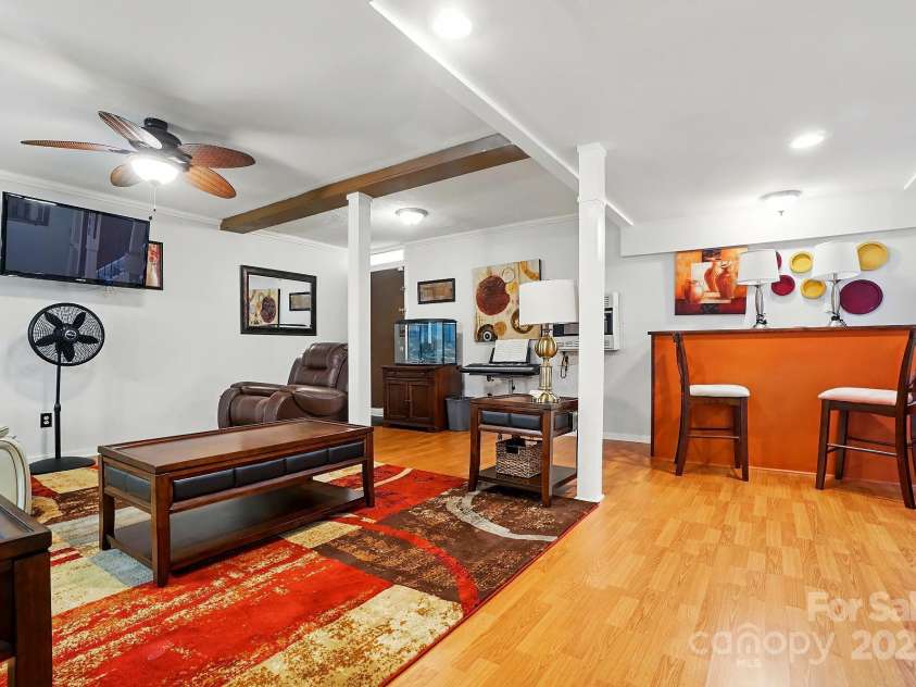 6221 Thermal Road, Charlotte, NC 28211.  MLS# CAR4255283, YatesRealty ID 14891. 