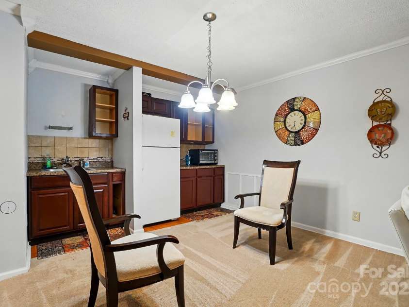 6221 Thermal Road, Charlotte, NC 28211.  MLS# CAR4255283, YatesRealty ID 14891. 