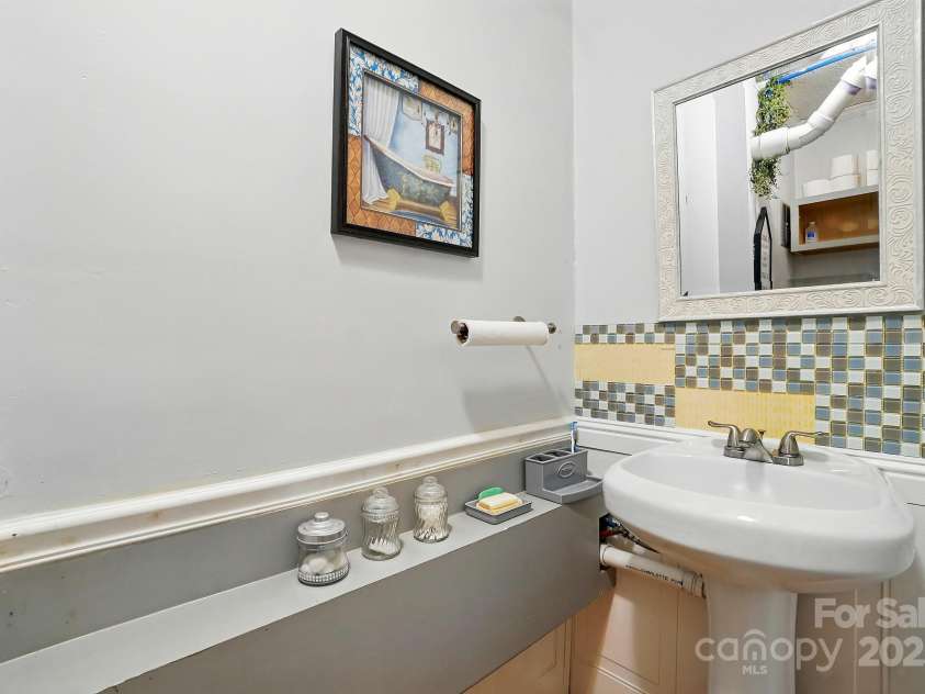 6221 Thermal Road, Charlotte, NC 28211.  MLS# CAR4255283, YatesRealty ID 14891. 
